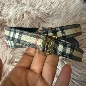 ❤️❤️❤️Burberry TB reversible Plaid Women's Belt with Gold Buckle size M